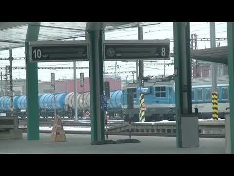 odjezd el. lokomotivy řady 151 ze stanice Pardubice hl.n