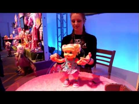 Hasbro - Baby Wanna Walk  - Toy Fair 2012