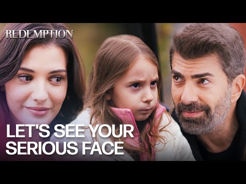 Sahra'nın ciddi bakışları, babasından yadigar 🤭 | Esaret 427. Bölüm