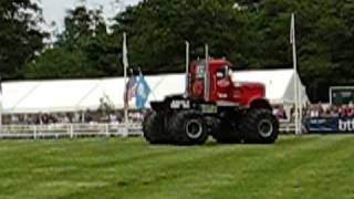 preview picture of video 'Heathfield Show - monster Truck'