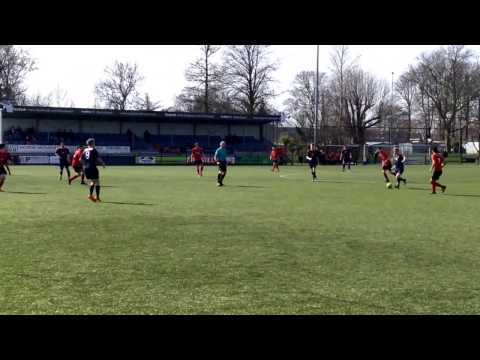 Kennemers-Zouaven: Kevin Peerdeman met de enige kans van de 1e helft.