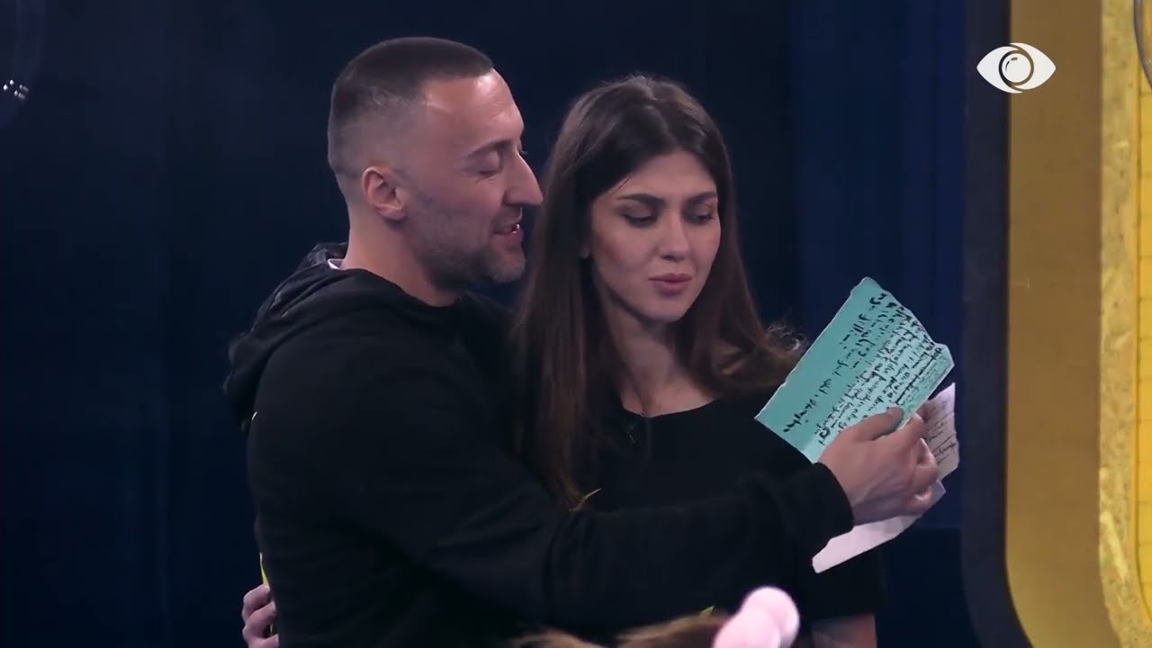 “Qetësi…”/ G Bani nis të këndojë këngën e krijuar në shtëpi: Kanë frikë të thonë çfarë ndjejnë