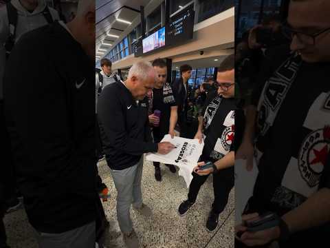 Doček za Partizan u Australiji. 🔥🇷🇸 #srbija #basketball #kkpartizan #nikolajokic