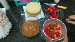 Bolo doce de leite c/ morangos 🍓🍓😋😋