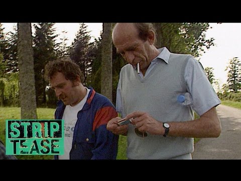 STRIP TEASE - Néness fait du foin