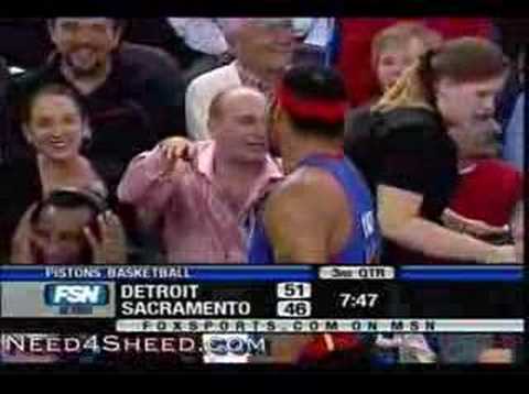 Rasheed Wallace messing with guy in the crowd LOL