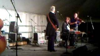 Dale Watson dancing on stage