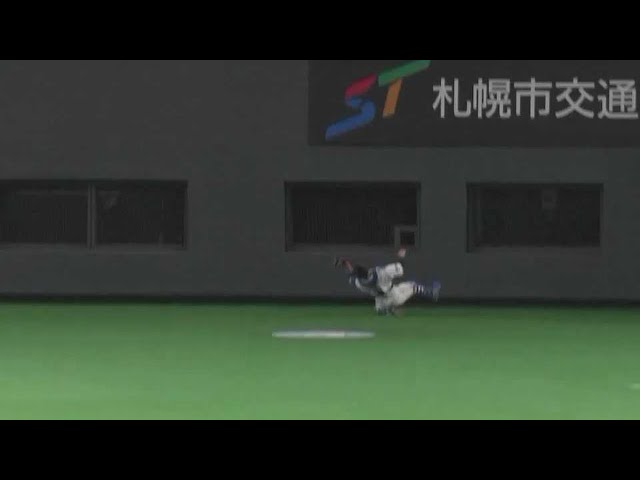 【9回表】ファイターズ・宇佐見真吾 ファウルフライをスライディングキャッチ!! 2022年4月6日 北海道日本ハムファイターズ 対 千葉ロッテマリーンズ