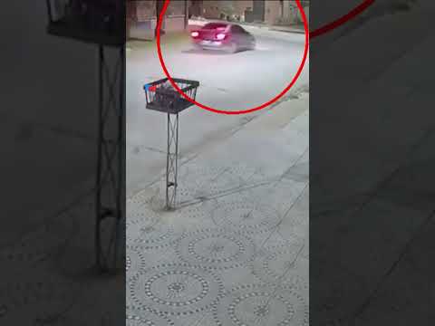 TRAGEDIA: VOLVÍA DE CENAR CON SUS HIJOS, UN AUTO LOS CHOCÓ Y LA MATÓ