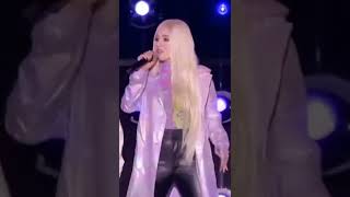 Download lagu Ava max on stage (so  am I) mp3