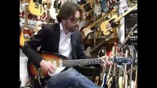 Video thumbnail for Guitare Collection présente une Vox Teardrop Mark VI Sunburst 1960's by Guitare Collection