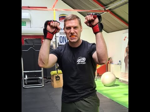 MEGA POJEDYNEK: Fizjoterapeuta vs Trenerzy