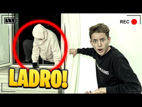 UN LADRO ENTRA IN CASA DI NOTTE MENTRE REGISTRIAMO!! 😱 *AIUTO*