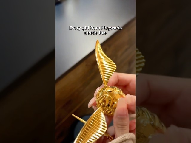 Vídeo relacionado con Harry Potter Snitch Dorada Unisex Set de Pendientes Plateado Plata De Ley