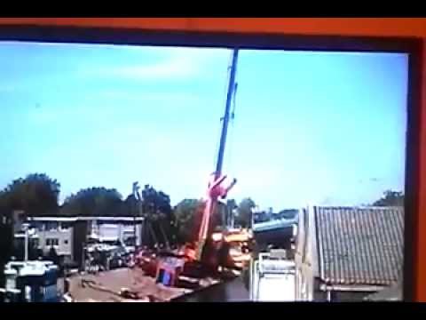 Alphen a/d Rijn kraan en brug stort in - Bridge Collapse Netherlands