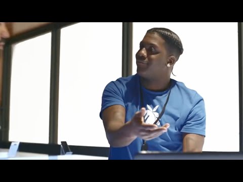 Drake Helps Lil Yachty With the Laptop (meme)