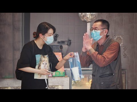 老人想給老伴兒買奶茶而求助路人，大家會怎麼做?