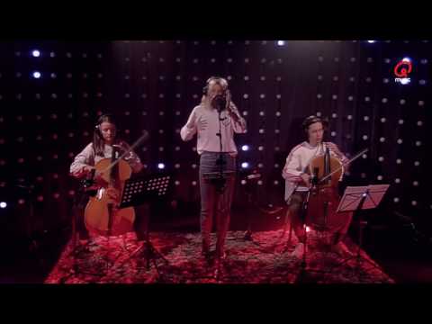 @RikBoey: Pommelien Thijs - Issues (Cover) (Live bij Q)