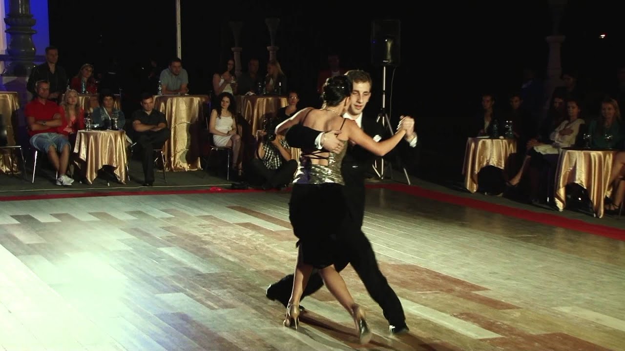 Video thumbnail for Csongor Kicsi y Raluca Teodor - Tango Cazino 2013 - 2/4