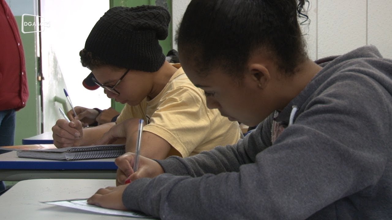 Desafio de Redação leva reflexão a estudantes