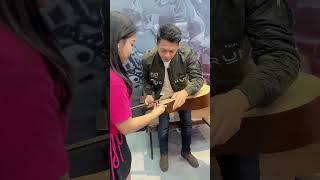 Download lagu This brother is so happy ☺️ don't sell his guitar #ariel #noah mp3