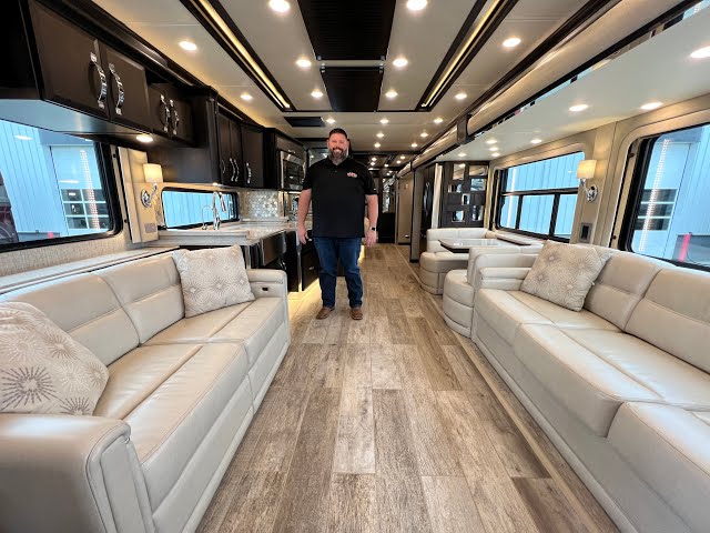 Preview image of 2020 Newmar King Aire 4553 (17N221679) youtube video