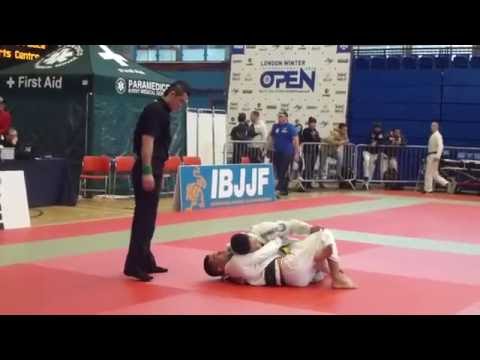 Cesar Lima vs Mauro Salomao - IBJJF London Winter Open 2016 - Black Master 2 - Light