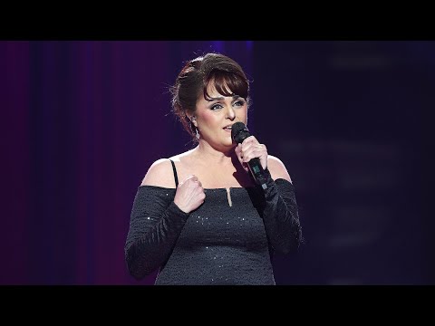 Carmen Morales imita a Gloria Estefan en 'Con los años que me quedan' - Tu Cara Me Suena