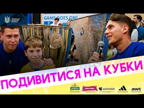 Музей футболу в Торонто: Яремчук, Судаков, Матвієнко і Калюжний на автограф-сесії з канадцями