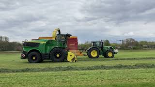 Loonwerken Vanvinckenroye | Gras hakselen | John-Deere 9900i