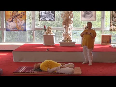 Yogastunde mit geistigen Anregungen mit Shivakami - Live 16:15 Uhr 14.04.2020
