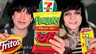 Download lagu NEW 7Eleven Snacks with Johnnie! mp3 Download lagu NEW 7Eleven Snacks with Johnnie! mp3