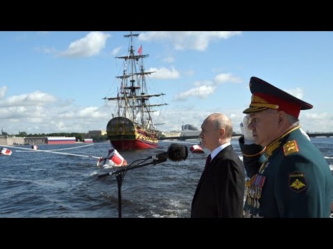 شاهد بوتين وقادة أفارقة يحضرون عرضا للبحرية الروسية في سان بطرسبرغ