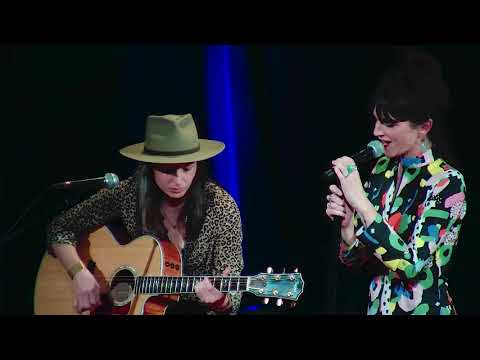 
    Musical Performance | Molly Sides & Whitney Petty | TEDxBigSky video actuacion en vivo 2020 
  