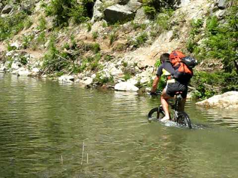 Alin pe bicicleta prin lacul Galbenu