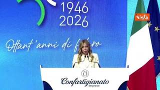 Standing ovation e platea in piedi al termine intervento di Meloni all'Assemblea di...