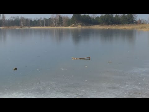 Zabawa na zamarzniętym stawie grozi śmiercią