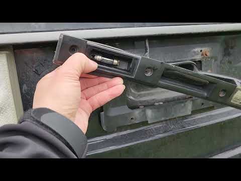 Unlock the door of 2006 -2009 Range Rover L322 with a dead battery. key won't work!