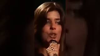 UN RAMITO DE VIOLETAS. CECILIA