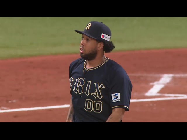 【3回裏】超反応!! バファローズ・エスピノーザ 強烈なライナーをナイスキャッチ!!  2024年7月30日 北海道日本ハムファイターズ 対 オリックス・バファローズ