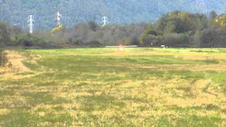 preview picture of video 'Cessna 152 landing in Montalto Dora'