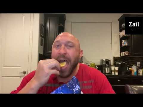 МУЖИК ЕСТ ЧИПСЫ ОРИГИНАЛ man eating potato cheeps ruffles original