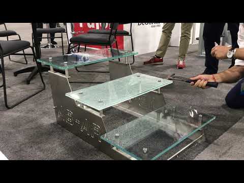 Prueba de Rompimiento Peldaño en Escalera de Vidrio Templado Laminado AB/AR PUJOL