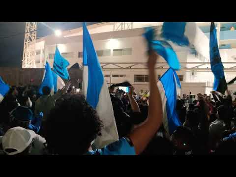 "Muchachos traigan pisto juega el Tampico" Barra: La Terrorizer &bull; Club: Tampico Madero