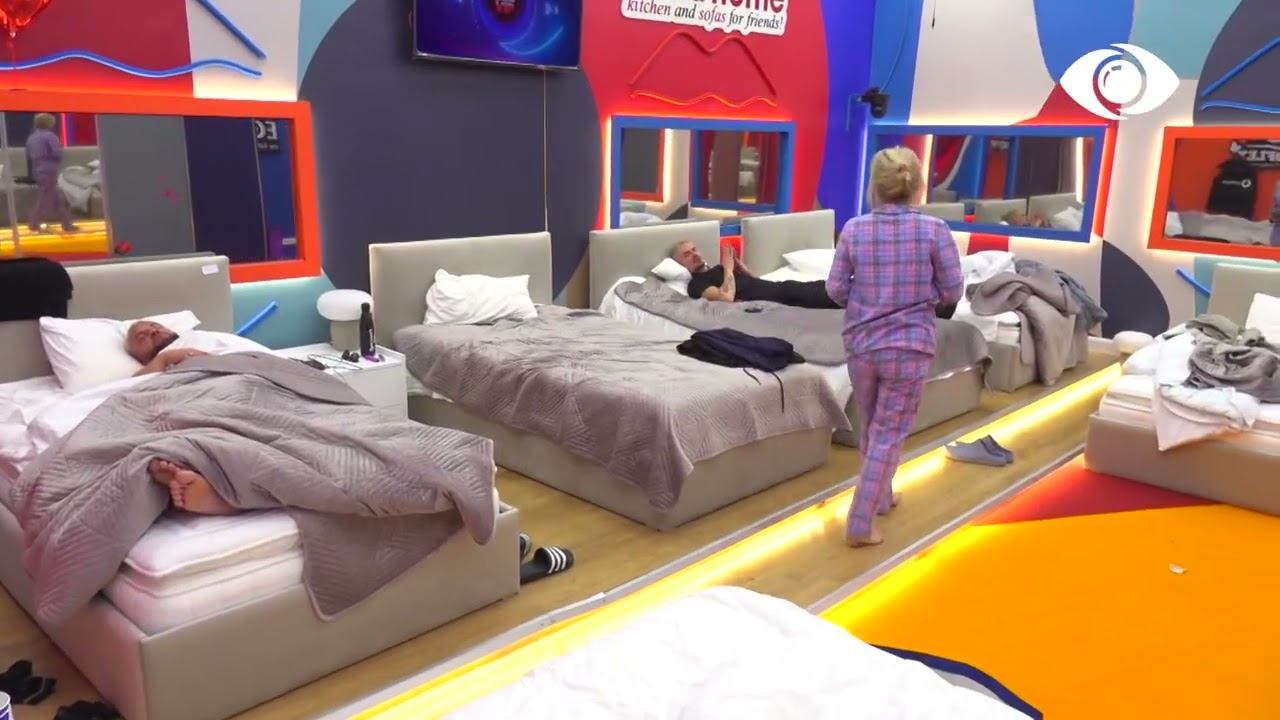 Luizi gërrhet, Eva e ngacmon