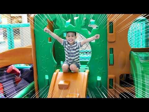 CRIANÇA BRINCANDO NO PARQUINHO com Piscina de Bolinhas - PLAYGROUND
