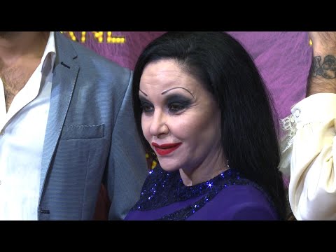 Alaska cumple 57 años en su mejor momento