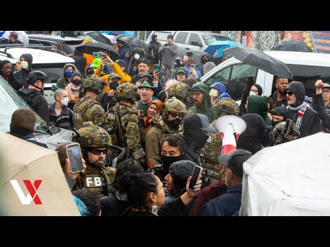 Fear Grips Minneapolis’ Somali Community As Trump & ICE Stir Panic | VERTEX