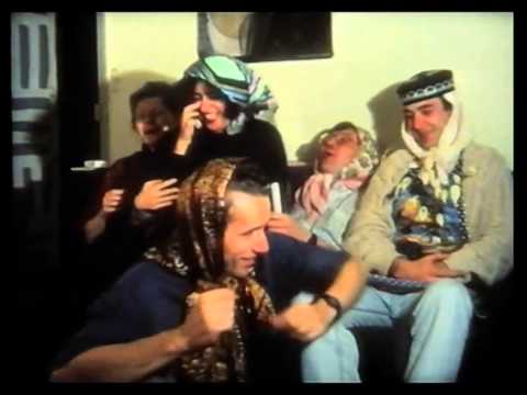 En tchador (1989) by Gérard Courant - Portrait de groupe #112