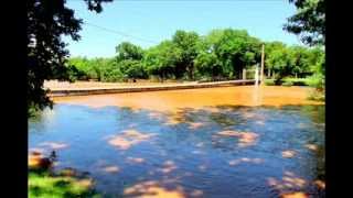 preview picture of video 'Flood water touched  swinging bridge  in Kingfisher Okla.'